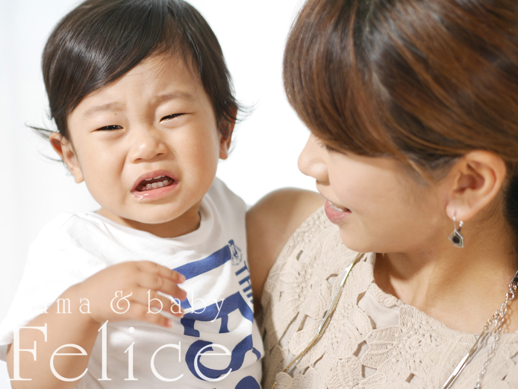 泣いている赤ちゃん