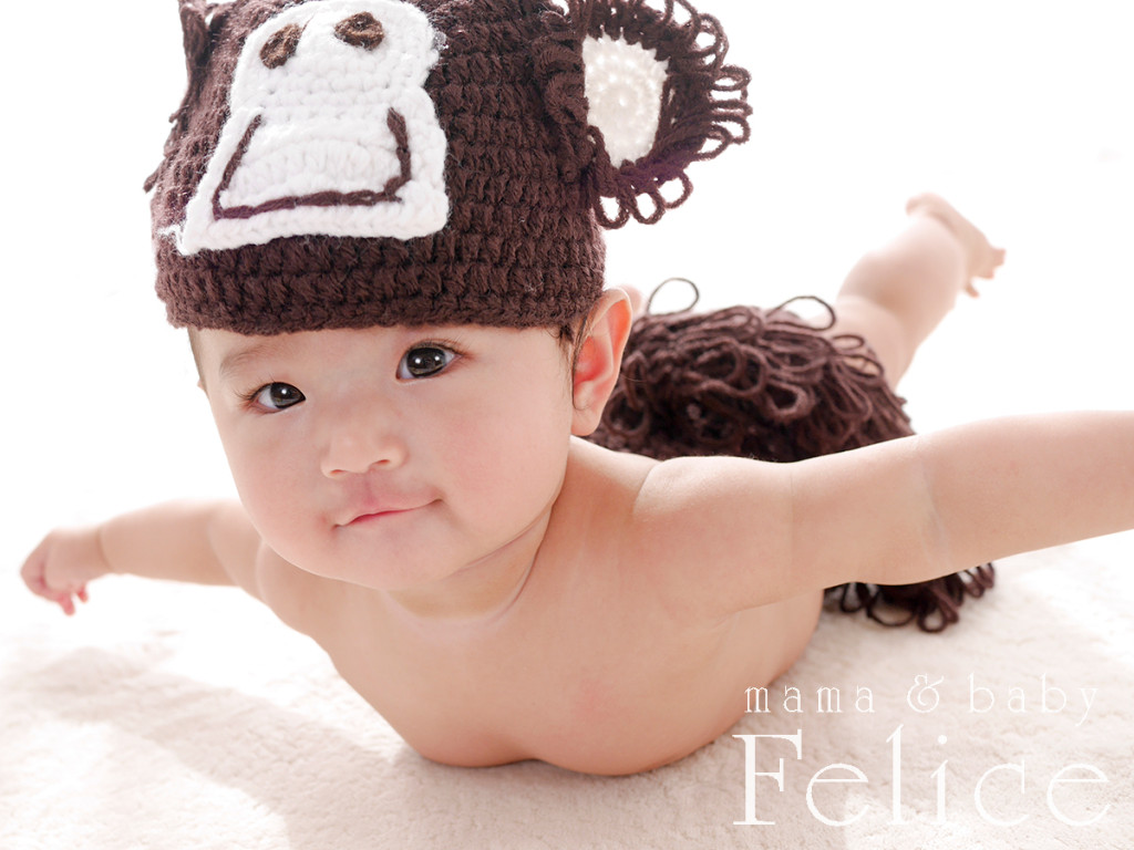 うつ伏せお猿さん